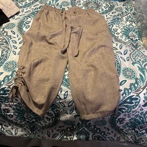 Women's Tan Capris